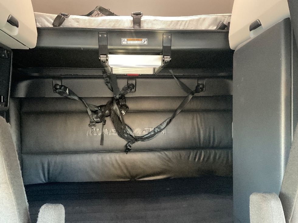 Sleeper Tractor-Heavy Duty Tractors-Freightliner-2023-T12664ST-Milwaukee-WI-762,291\n\t\tmiles-$ 45,500 - Image 16