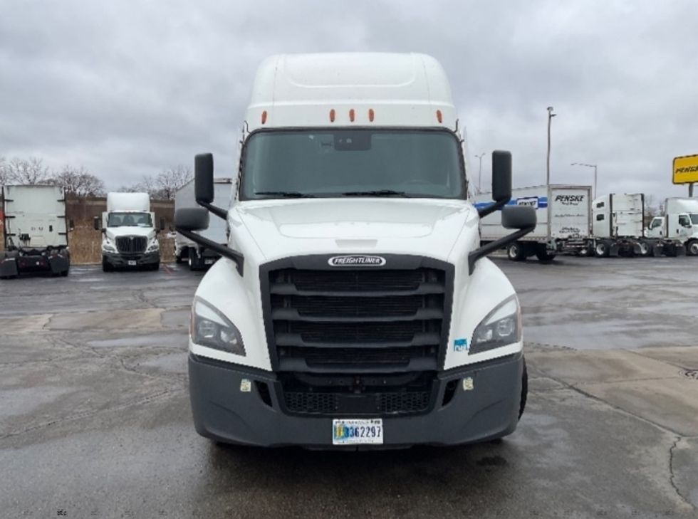 Sleeper Tractor-Heavy Duty Tractors-Freightliner-2023-T12664ST-Milwaukee-WI-762,291\n\t\tmiles-$ 45,500 - Image 2