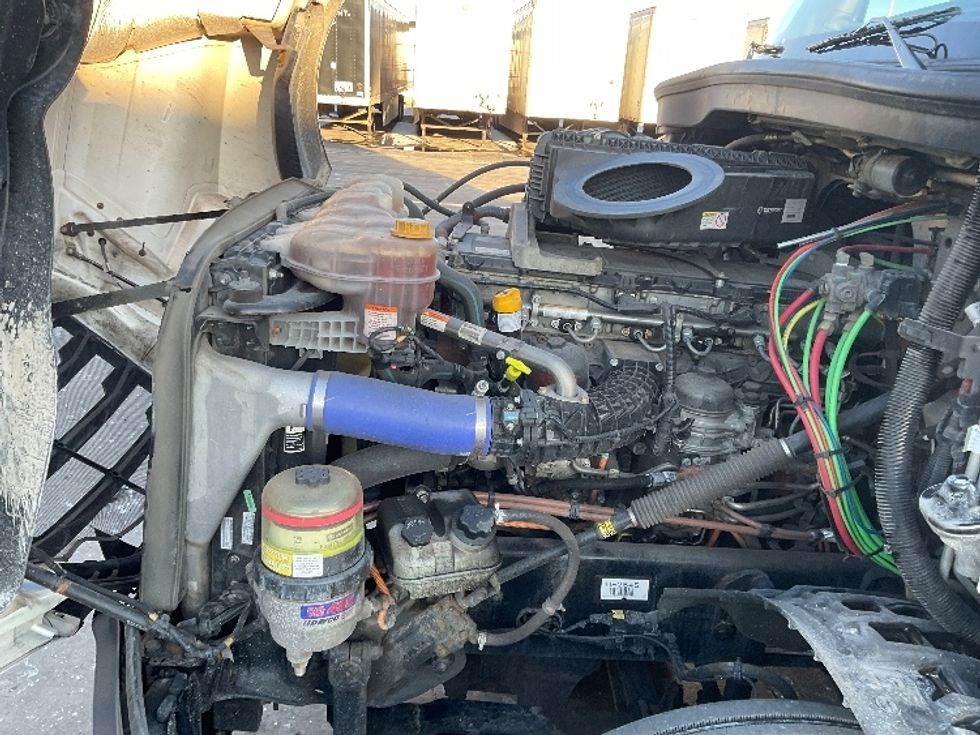 Sleeper Tractor-Heavy Duty Tractors-Freightliner-2023-T12664ST-Milwaukee-WI-762,291\n\t\tmiles-$ 45,500 - Image 21