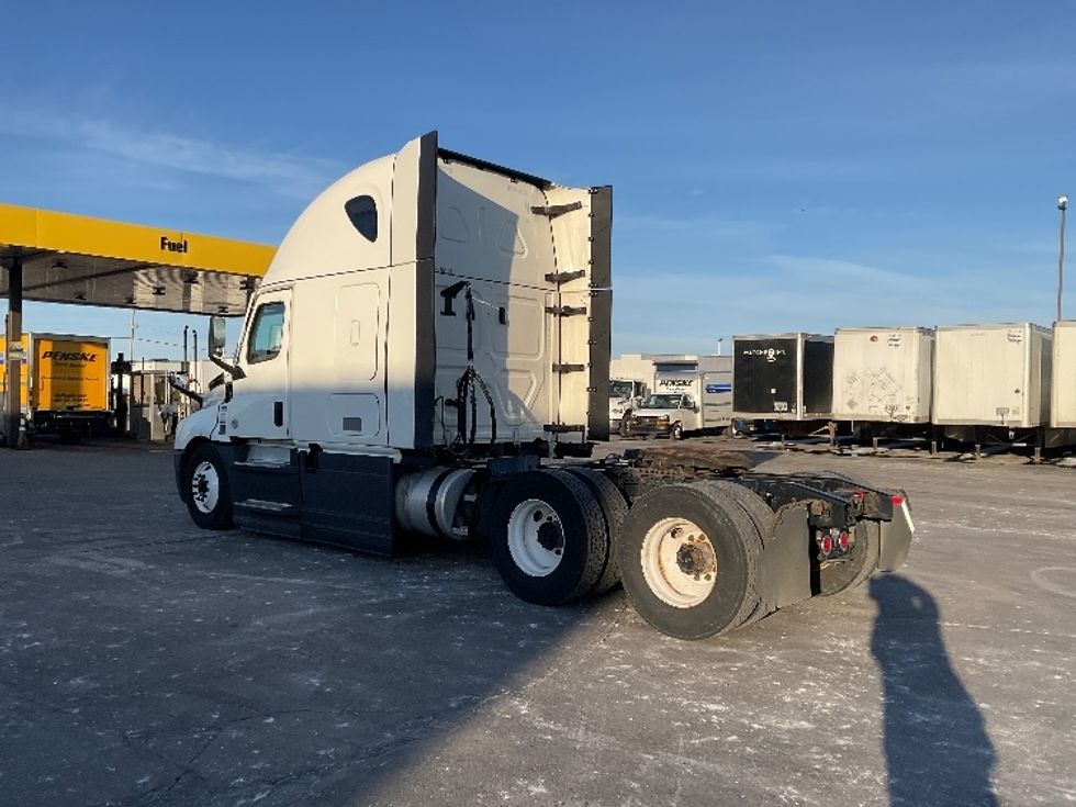 Sleeper Tractor-Heavy Duty Tractors-Freightliner-2023-T12664ST-Milwaukee-WI-762,291\n\t\tmiles-$ 45,500 - Image 5