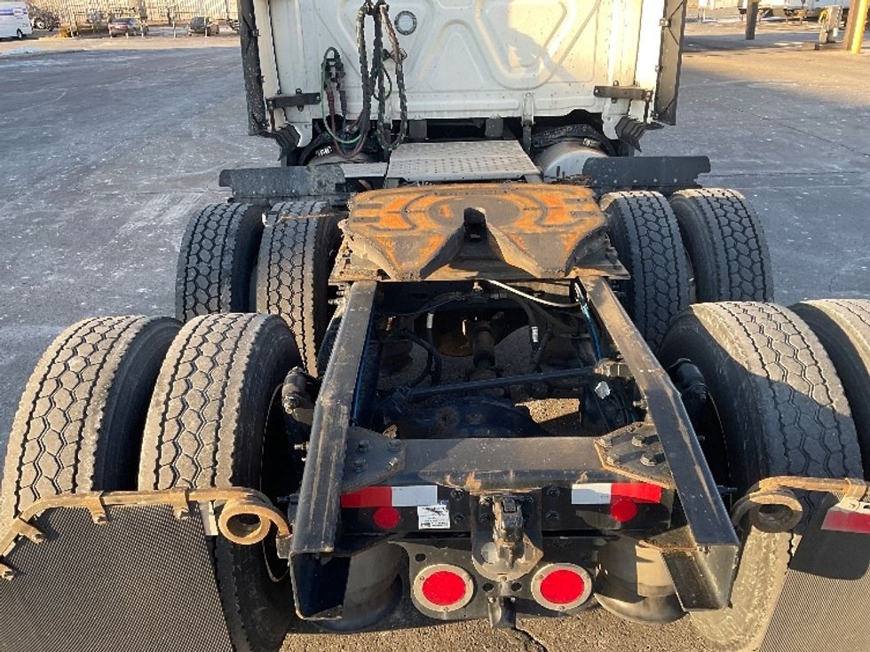 Sleeper Tractor-Heavy Duty Tractors-Freightliner-2023-T12664ST-Milwaukee-WI-762,291\n\t\tmiles-$ 45,500 - Image 6