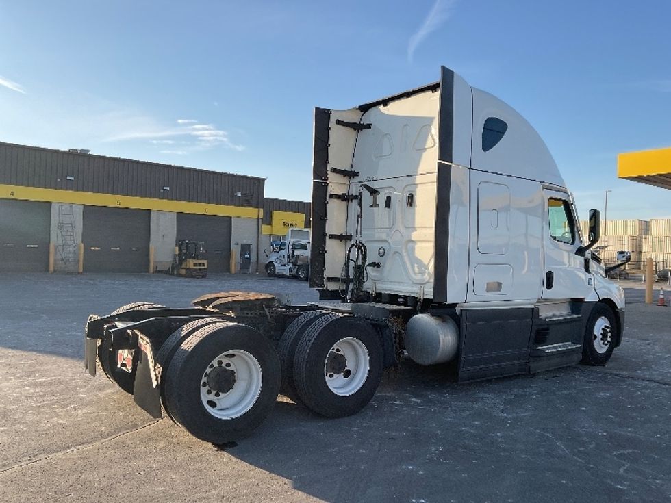 Sleeper Tractor-Heavy Duty Tractors-Freightliner-2023-T12664ST-Milwaukee-WI-762,291\n\t\tmiles-$ 45,500 - Image 7
