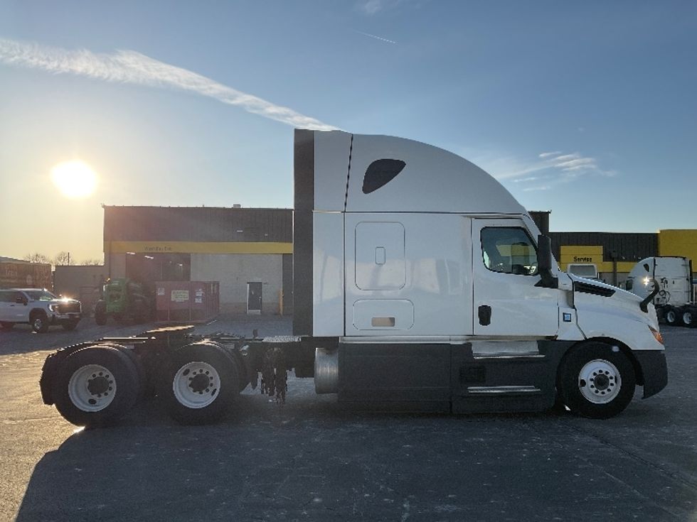 Sleeper Tractor-Heavy Duty Tractors-Freightliner-2023-T12664ST-Milwaukee-WI-762,291\n\t\tmiles-$ 45,500 - Image 8