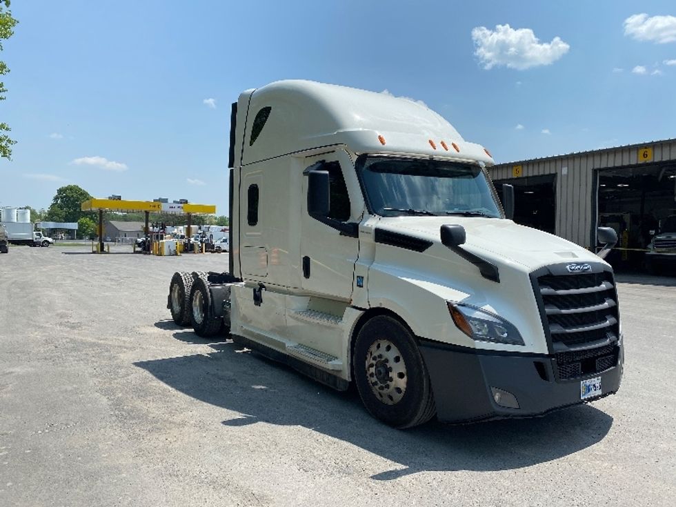 Sleeper Tractor-Heavy Duty Tractors-Freightliner-2023-T12664ST-Minoa-NY-223,510\n\t\tmiles-$ 102,750 - Image 1