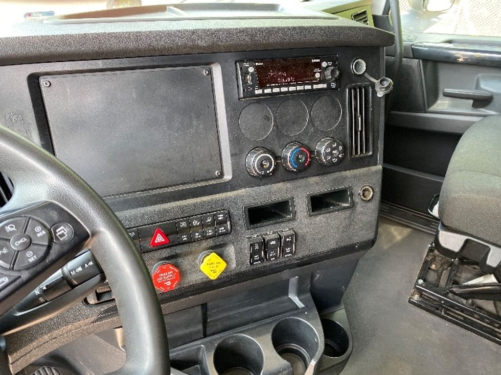 Sleeper Tractor-Heavy Duty Tractors-Freightliner-2023-T12664ST-Minoa-NY-223,510\n\t\tmiles-$ 102,750 - Image 12