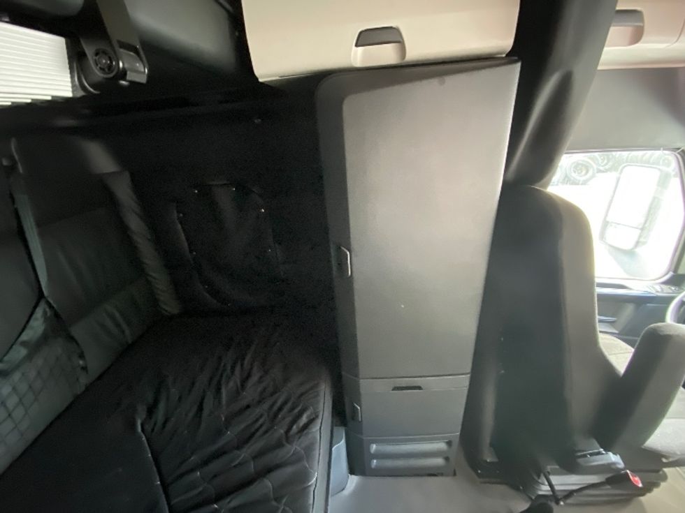 Sleeper Tractor-Heavy Duty Tractors-Freightliner-2023-T12664ST-Minoa-NY-223,510\n\t\tmiles-$ 102,750 - Image 19