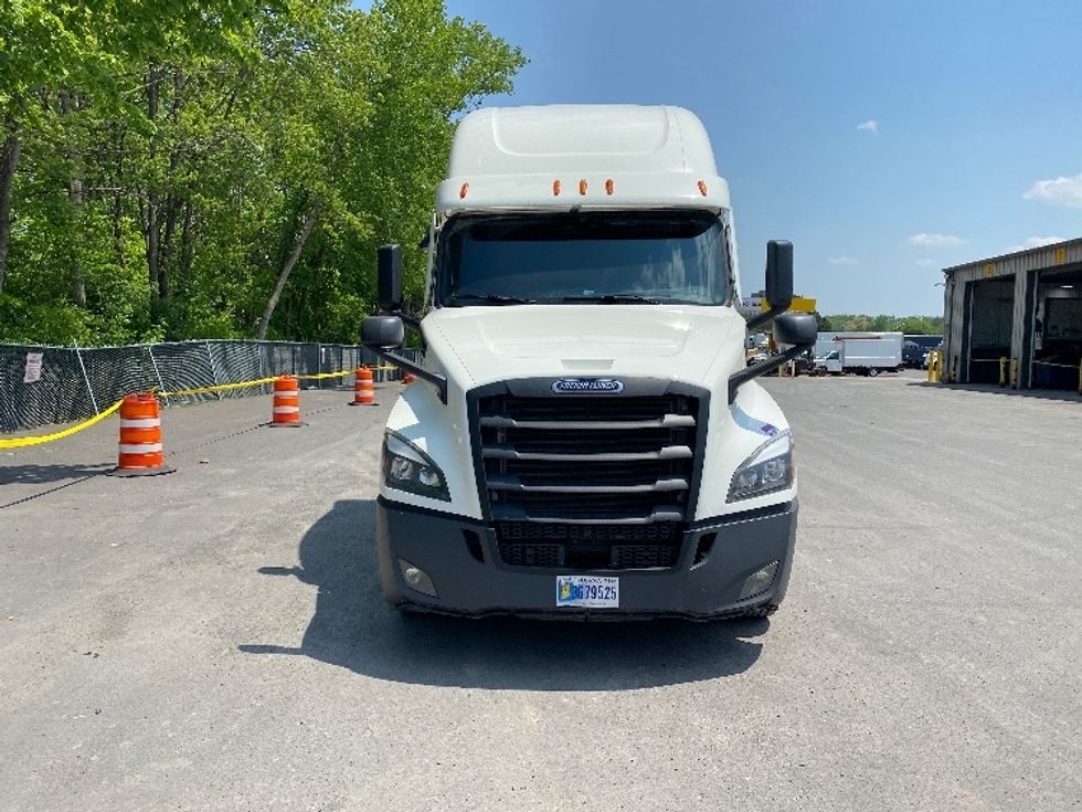 Sleeper Tractor-Heavy Duty Tractors-Freightliner-2023-T12664ST-Minoa-NY-223,510\n\t\tmiles-$ 102,750 - Image 2