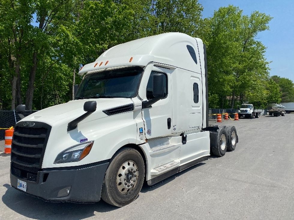Sleeper Tractor-Heavy Duty Tractors-Freightliner-2023-T12664ST-Minoa-NY-223,510\n\t\tmiles-$ 102,750 - Image 3