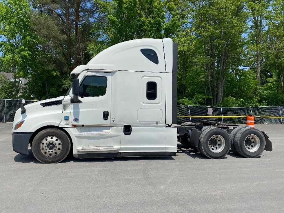 Sleeper Tractor-Heavy Duty Tractors-Freightliner-2023-T12664ST-Minoa-NY-223,510\n\t\tmiles-$ 102,750 - Image 4