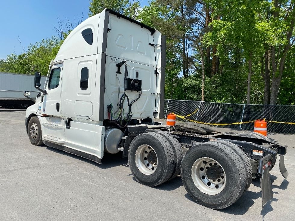 Sleeper Tractor-Heavy Duty Tractors-Freightliner-2023-T12664ST-Minoa-NY-223,510\n\t\tmiles-$ 102,750 - Image 5