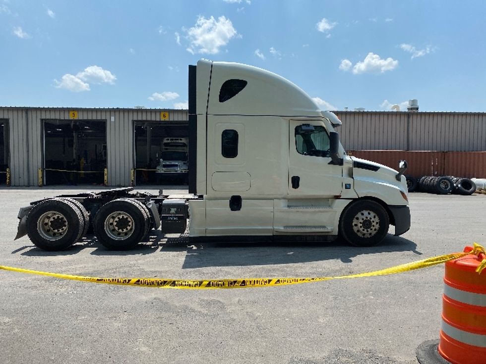 Sleeper Tractor-Heavy Duty Tractors-Freightliner-2023-T12664ST-Minoa-NY-223,510\n\t\tmiles-$ 102,750 - Image 8