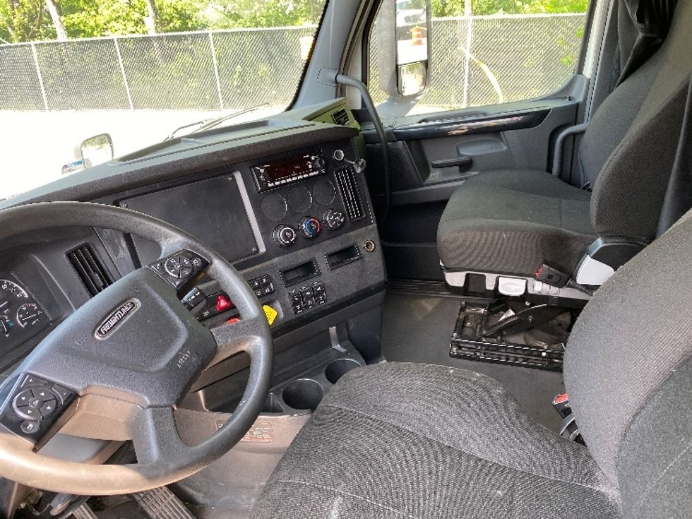 Sleeper Tractor-Heavy Duty Tractors-Freightliner-2023-T12664ST-Minoa-NY-223,510\n\t\tmiles-$ 102,750 - Image 9
