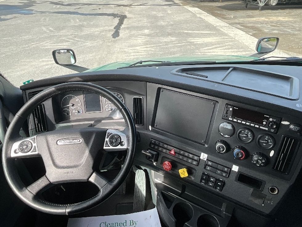 Sleeper Tractor-Heavy Duty Tractors-Freightliner-2023-T12664ST-Mississauga-ON-1,069,652\n\t\tkm-$ 91,000 - Image 11