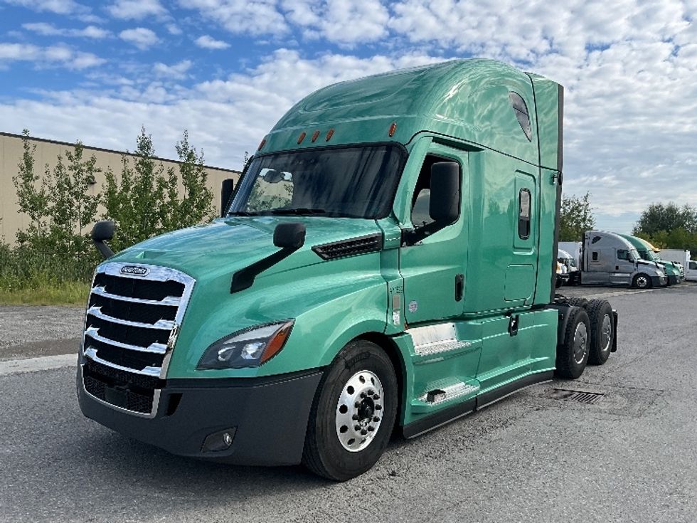 Sleeper Tractor-Heavy Duty Tractors-Freightliner-2023-T12664ST-Mississauga-ON-1,069,652\n\t\tkm-$ 91,000 - Image 3