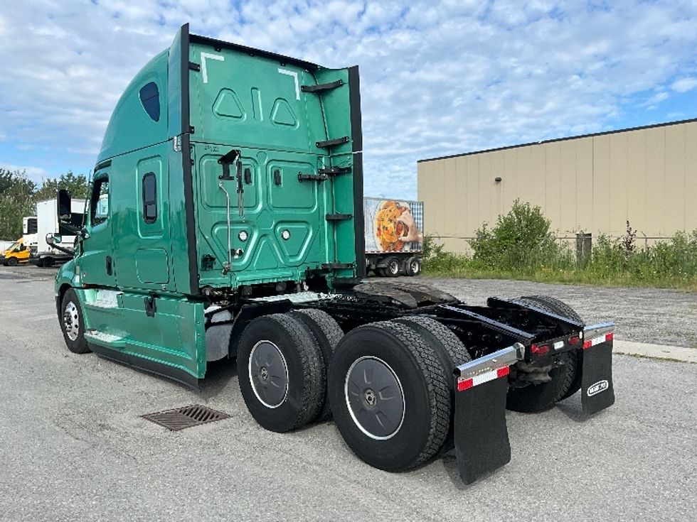 Sleeper Tractor-Heavy Duty Tractors-Freightliner-2023-T12664ST-Mississauga-ON-1,069,652\n\t\tkm-$ 91,000 - Image 5