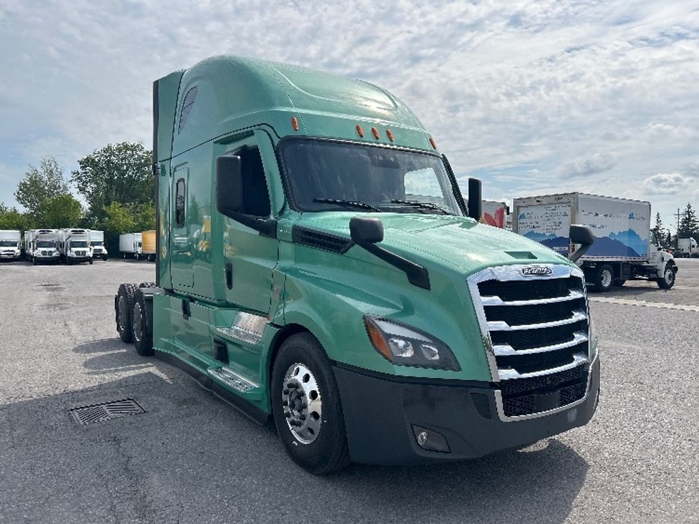 Sleeper Tractor-Heavy Duty Tractors-Freightliner-2023-T12664ST-Mississauga-ON-1,206,913\n\t\tkm-$ 79,000 - Image 1