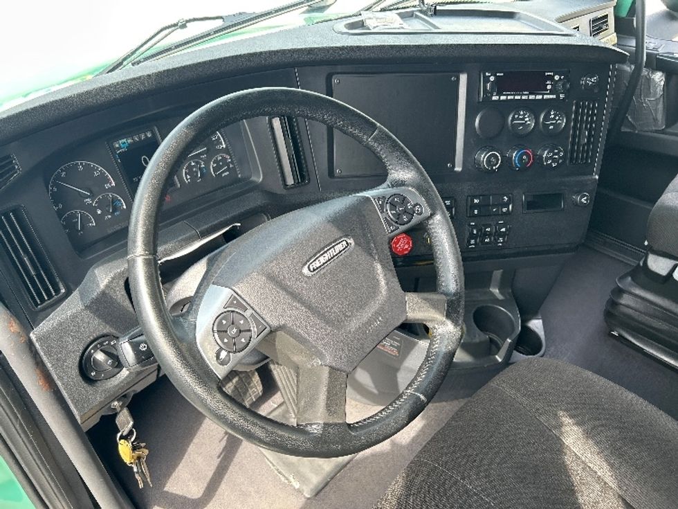 Sleeper Tractor-Heavy Duty Tractors-Freightliner-2023-T12664ST-Mississauga-ON-1,206,913\n\t\tkm-$ 79,000 - Image 10