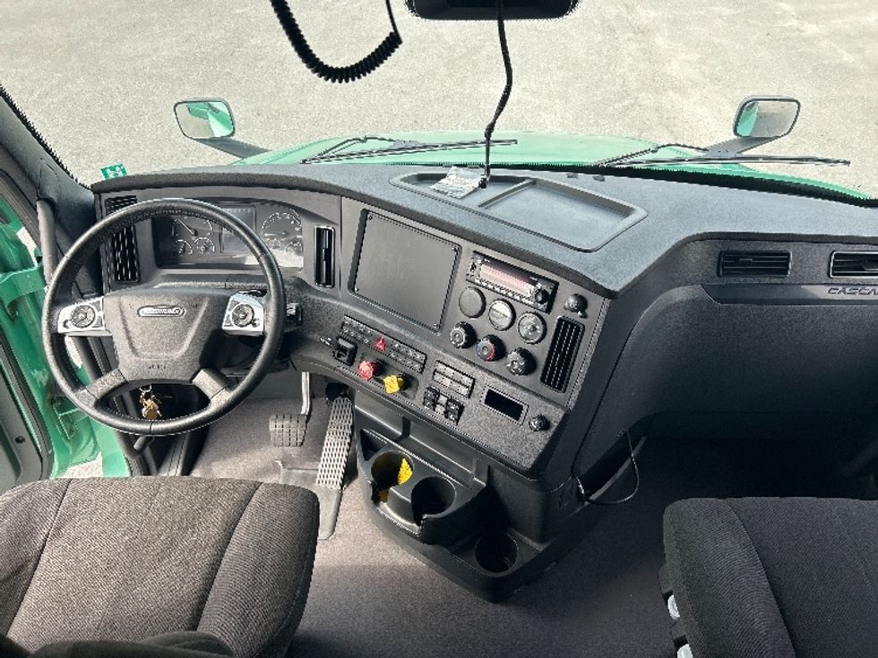 Sleeper Tractor-Heavy Duty Tractors-Freightliner-2023-T12664ST-Mississauga-ON-1,206,913\n\t\tkm-$ 79,000 - Image 12