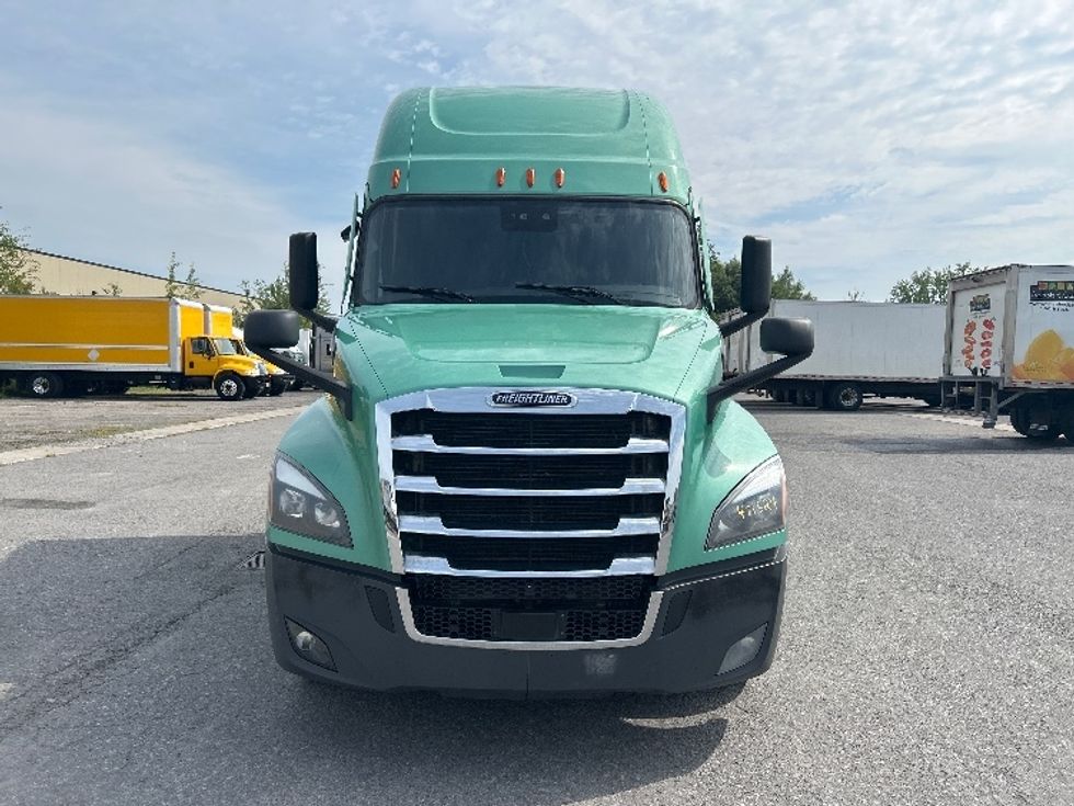 Sleeper Tractor-Heavy Duty Tractors-Freightliner-2023-T12664ST-Mississauga-ON-1,206,913\n\t\tkm-$ 79,000 - Image 2
