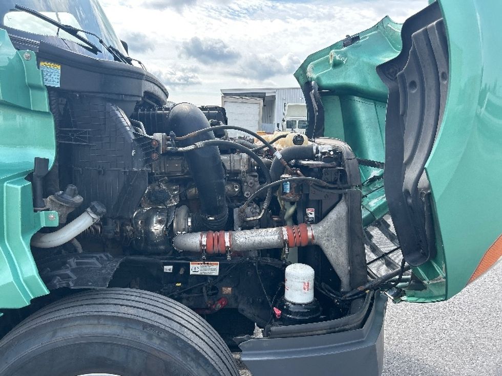 Sleeper Tractor-Heavy Duty Tractors-Freightliner-2023-T12664ST-Mississauga-ON-1,206,913\n\t\tkm-$ 79,000 - Image 20