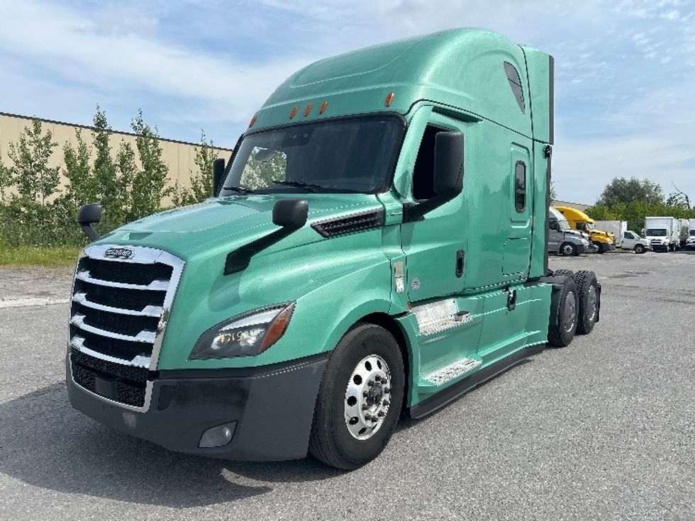 Sleeper Tractor-Heavy Duty Tractors-Freightliner-2023-T12664ST-Mississauga-ON-1,206,913\n\t\tkm-$ 79,000 - Image 3