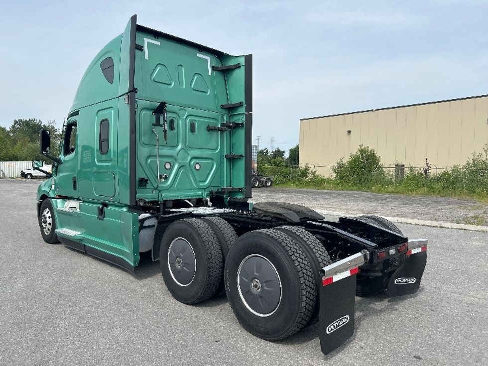 Sleeper Tractor-Heavy Duty Tractors-Freightliner-2023-T12664ST-Mississauga-ON-1,206,913\n\t\tkm-$ 79,000 - Image 5