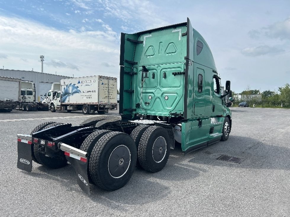 Sleeper Tractor-Heavy Duty Tractors-Freightliner-2023-T12664ST-Mississauga-ON-1,206,913\n\t\tkm-$ 79,000 - Image 7