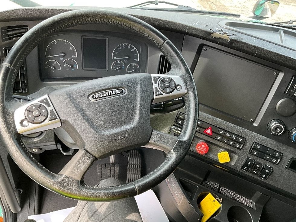 Sleeper Tractor-Heavy Duty Tractors-Freightliner-2023-T12664ST-Mississauga-ON-1,212,924\n\t\tkm-$ 78,500 - Image 11