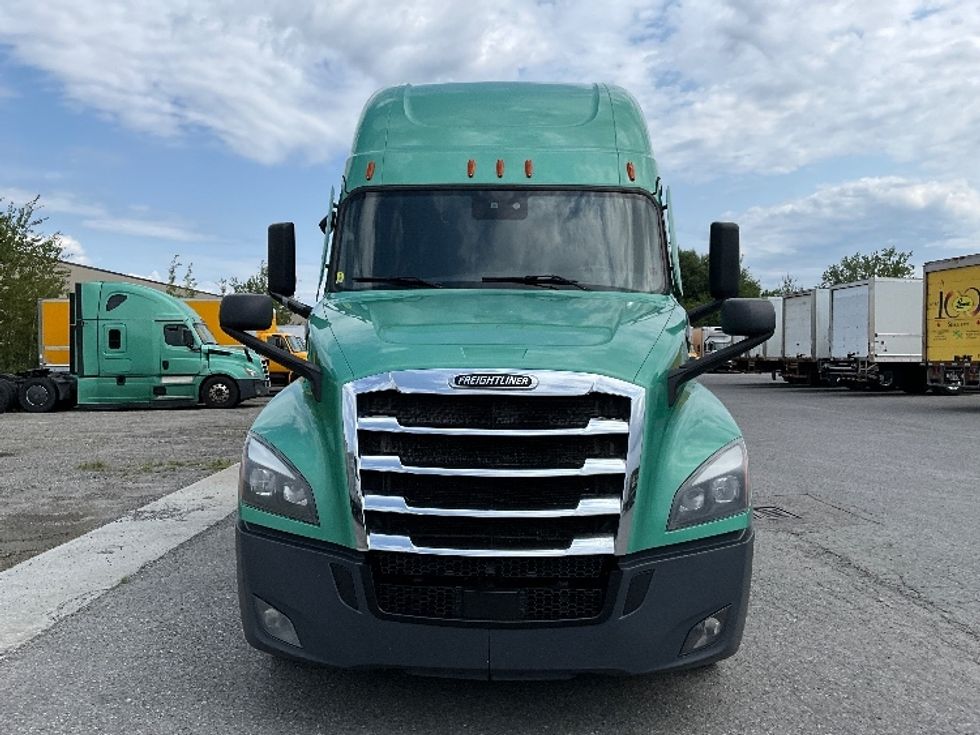 Sleeper Tractor-Heavy Duty Tractors-Freightliner-2023-T12664ST-Mississauga-ON-1,212,924\n\t\tkm-$ 78,500 - Image 2