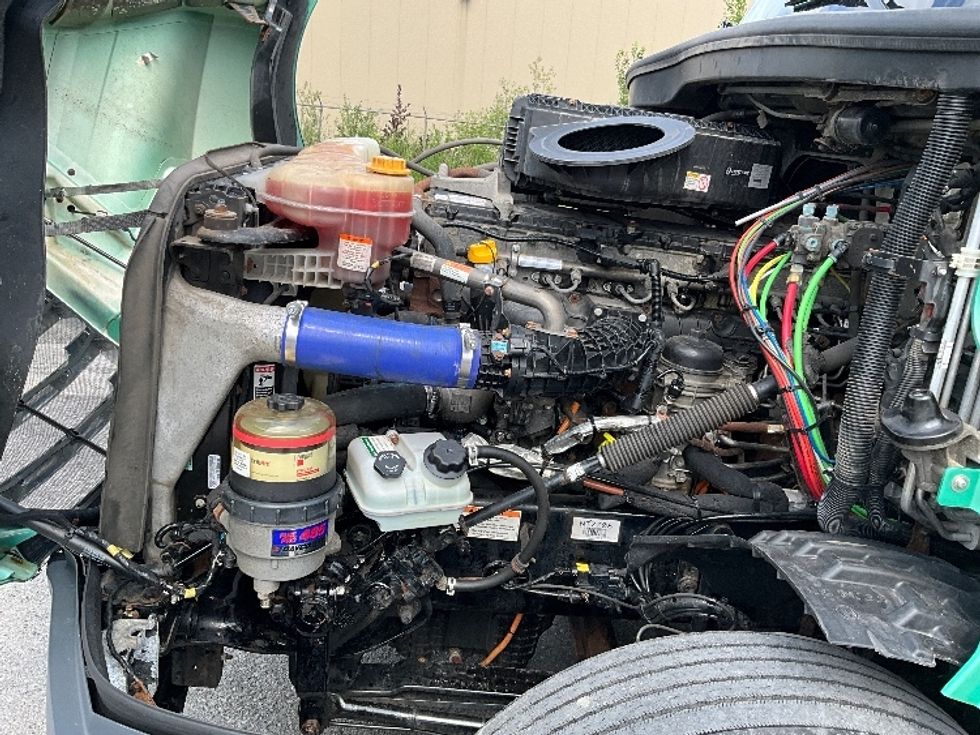 Sleeper Tractor-Heavy Duty Tractors-Freightliner-2023-T12664ST-Mississauga-ON-1,212,924\n\t\tkm-$ 78,500 - Image 21