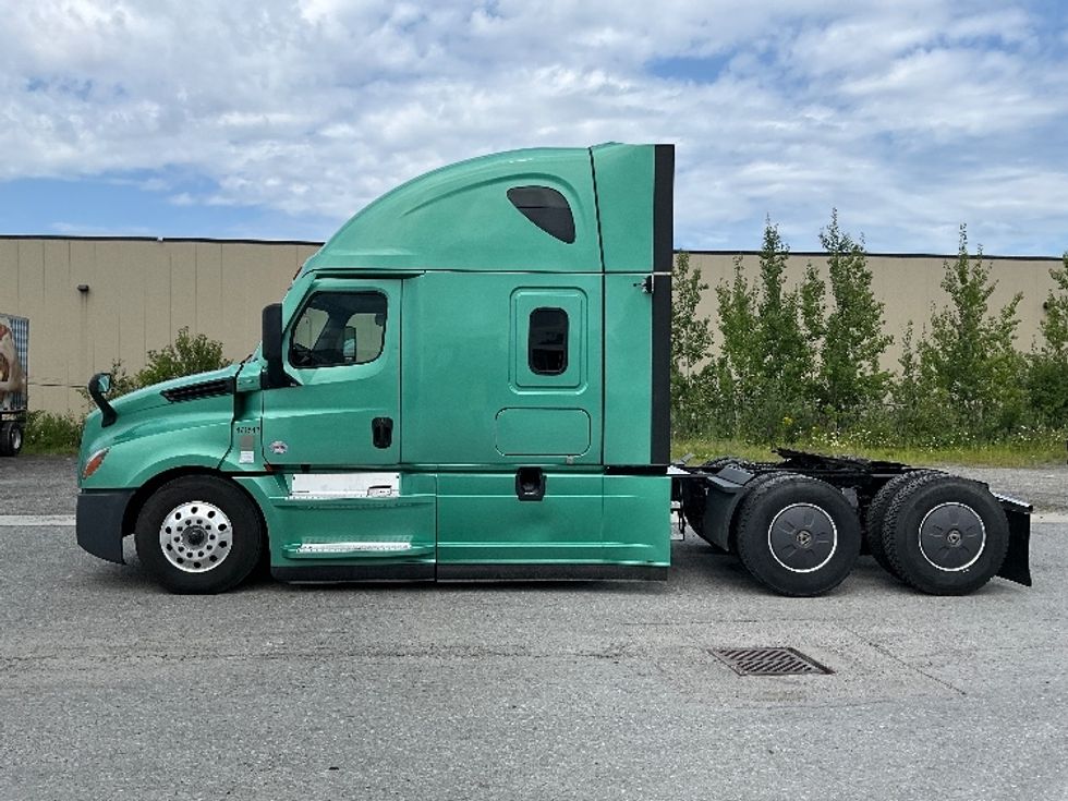 Sleeper Tractor-Heavy Duty Tractors-Freightliner-2023-T12664ST-Mississauga-ON-1,212,924\n\t\tkm-$ 78,500 - Image 4