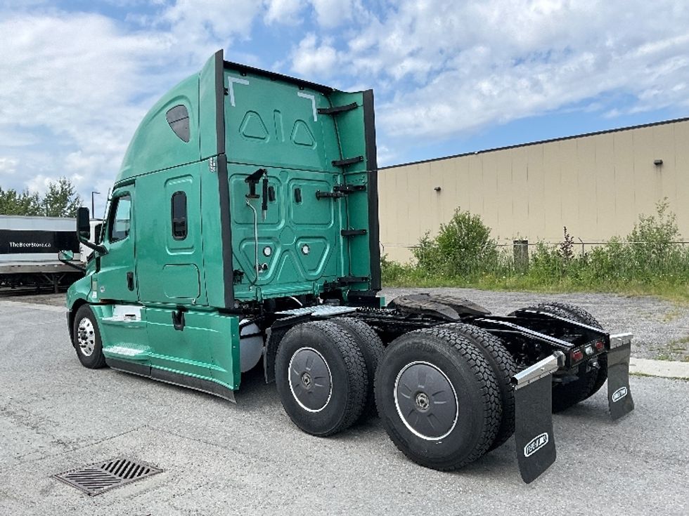 Sleeper Tractor-Heavy Duty Tractors-Freightliner-2023-T12664ST-Mississauga-ON-1,212,924\n\t\tkm-$ 78,500 - Image 5