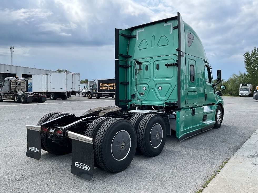Sleeper Tractor-Heavy Duty Tractors-Freightliner-2023-T12664ST-Mississauga-ON-1,212,924\n\t\tkm-$ 78,500 - Image 7