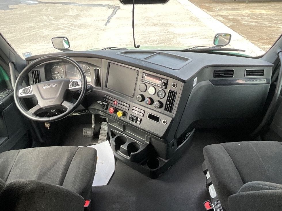 Sleeper Tractor-Heavy Duty Tractors-Freightliner-2023-T12664ST-Mississauga-ON-1,239,520\n\t\tkm-$ 77,500 - Image 12