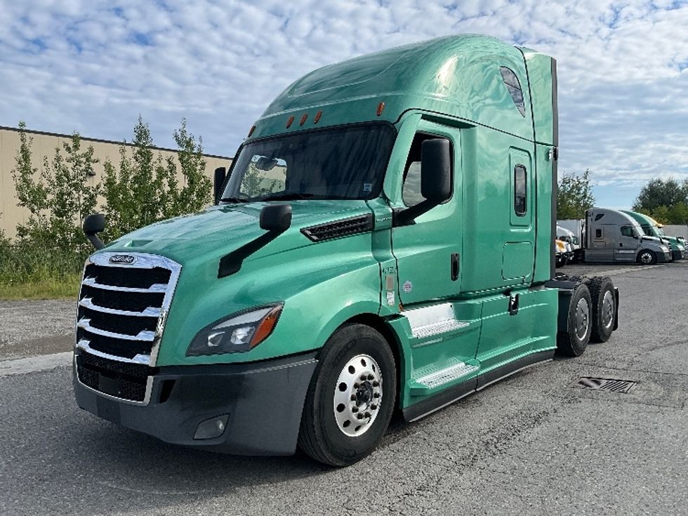 Sleeper Tractor-Heavy Duty Tractors-Freightliner-2023-T12664ST-Mississauga-ON-1,239,520\n\t\tkm-$ 77,500 - Image 3