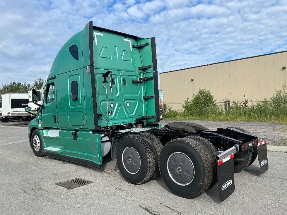 Sleeper Tractor-Heavy Duty Tractors-Freightliner-2023-T12664ST-Mississauga-ON-1,239,520\n\t\tkm-$ 77,500 - Image 5