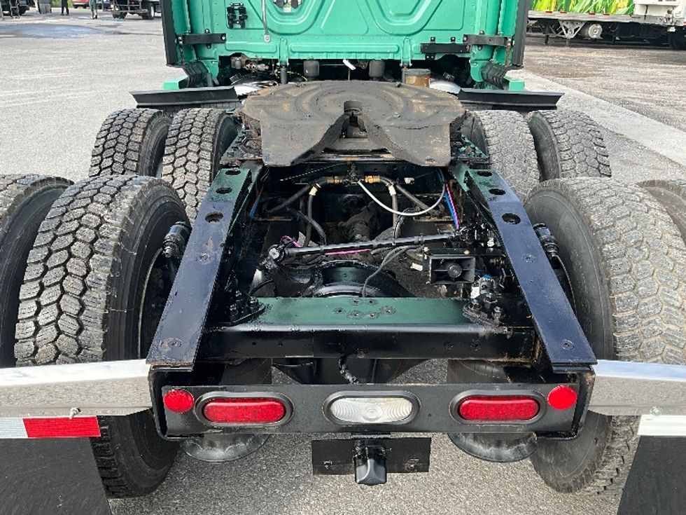 Sleeper Tractor-Heavy Duty Tractors-Freightliner-2023-T12664ST-Mississauga-ON-1,239,520\n\t\tkm-$ 77,500 - Image 6