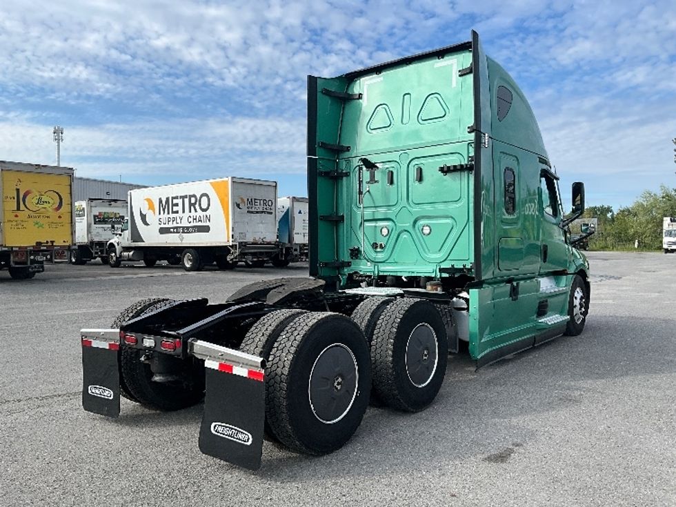 Sleeper Tractor-Heavy Duty Tractors-Freightliner-2023-T12664ST-Mississauga-ON-1,239,520\n\t\tkm-$ 77,500 - Image 7