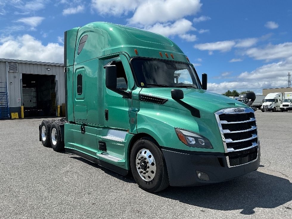 Sleeper Tractor-Heavy Duty Tractors-Freightliner-2023-T12664ST-Mississauga-ON-1,370,794\n\t\tkm-$ 65,750 - Image 1