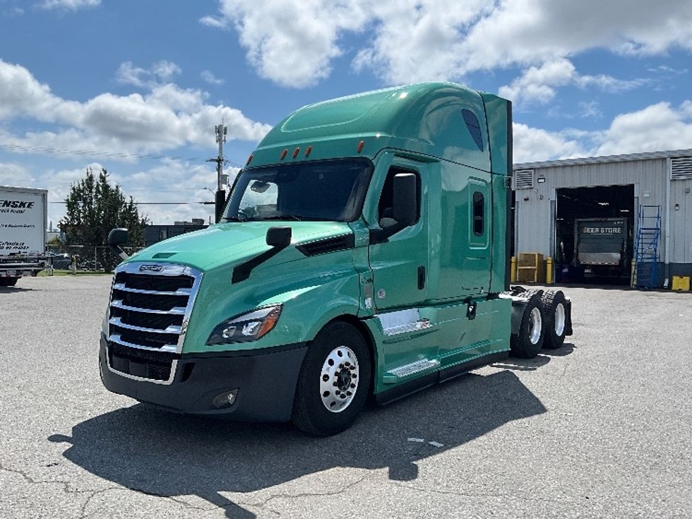 Sleeper Tractor-Heavy Duty Tractors-Freightliner-2023-T12664ST-Mississauga-ON-1,370,794\n\t\tkm-$ 65,750 - Image 3