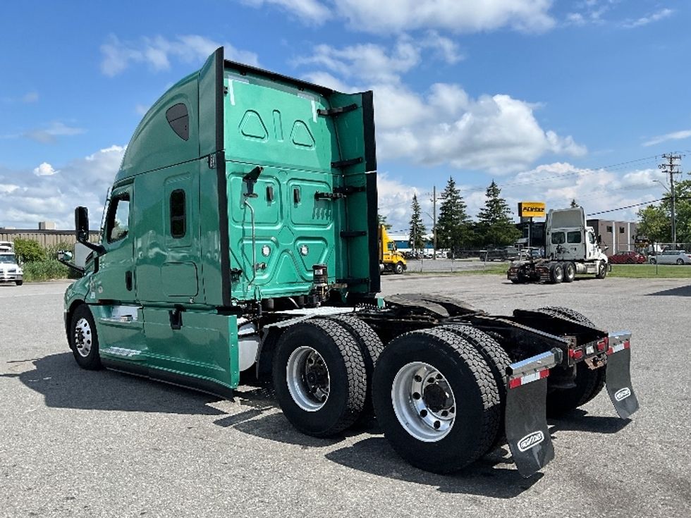 Sleeper Tractor-Heavy Duty Tractors-Freightliner-2023-T12664ST-Mississauga-ON-1,370,794\n\t\tkm-$ 65,750 - Image 5