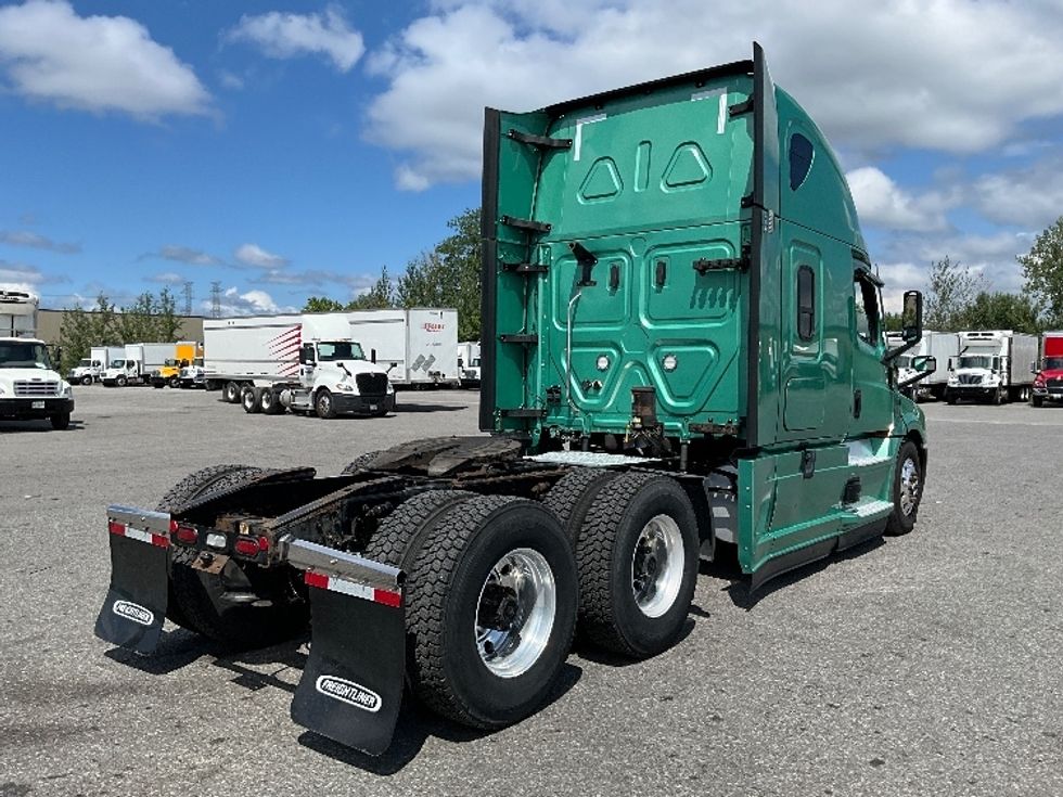 Sleeper Tractor-Heavy Duty Tractors-Freightliner-2023-T12664ST-Mississauga-ON-1,370,794\n\t\tkm-$ 65,750 - Image 7