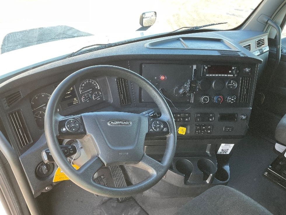 Sleeper Tractor-Heavy Duty Tractors-Freightliner-2023-T12664ST-Moberly-MO-598,254\n\t\tmiles-$ 63,500 - Image 11