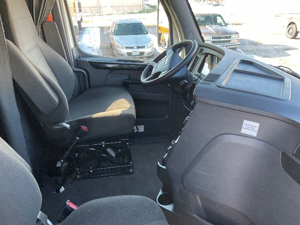 Sleeper Tractor-Heavy Duty Tractors-Freightliner-2023-T12664ST-Moberly-MO-598,254\n\t\tmiles-$ 63,500 - Image 15