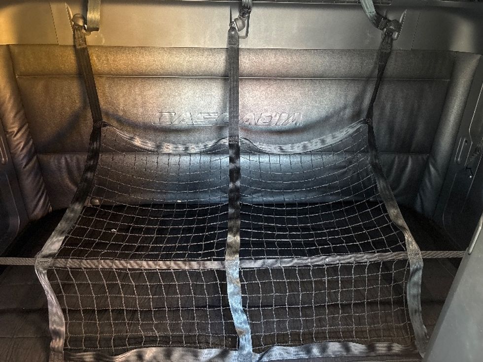 Sleeper Tractor-Heavy Duty Tractors-Freightliner-2023-T12664ST-Moberly-MO-598,254\n\t\tmiles-$ 63,500 - Image 17