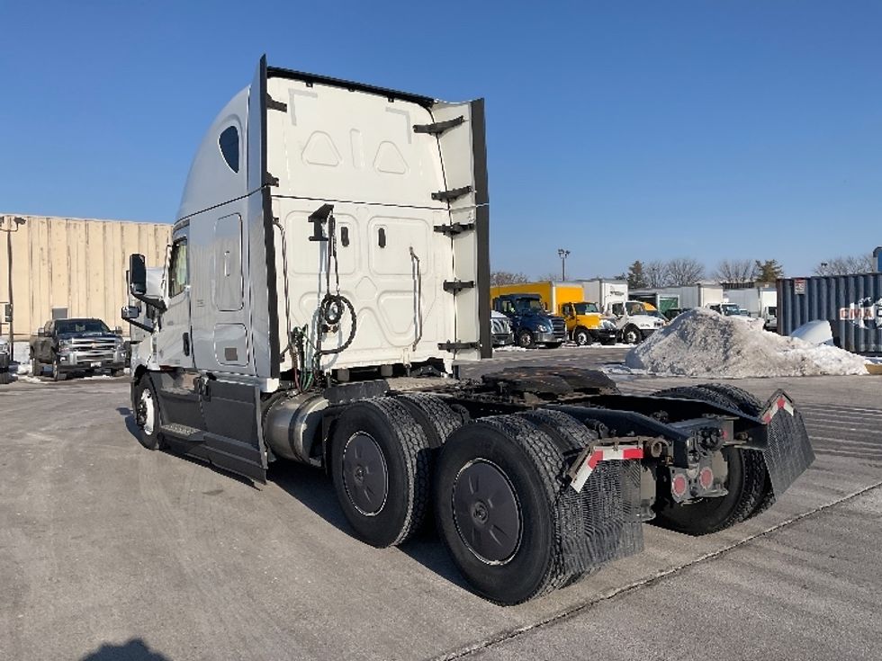 Sleeper Tractor-Heavy Duty Tractors-Freightliner-2023-T12664ST-Moberly-MO-598,254\n\t\tmiles-$ 63,500 - Image 5