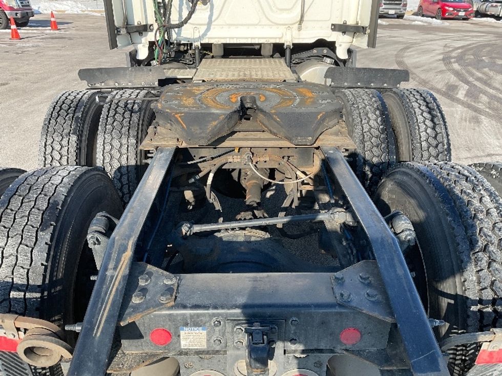 Sleeper Tractor-Heavy Duty Tractors-Freightliner-2023-T12664ST-Moberly-MO-598,254\n\t\tmiles-$ 63,500 - Image 6