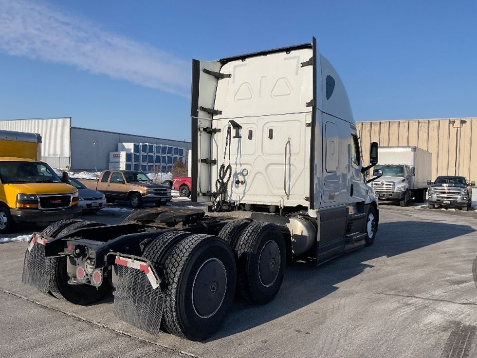 Sleeper Tractor-Heavy Duty Tractors-Freightliner-2023-T12664ST-Moberly-MO-598,254\n\t\tmiles-$ 63,500 - Image 7