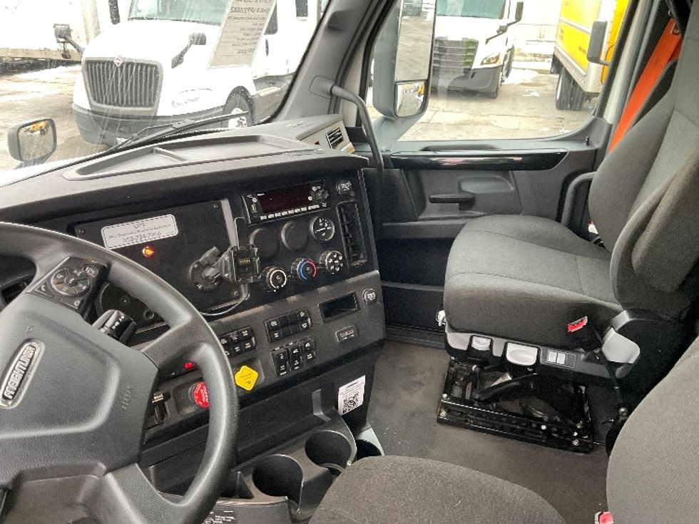 Sleeper Tractor-Heavy Duty Tractors-Freightliner-2023-T12664ST-Moberly-MO-623,903\n\t\tmiles-$ 61,000 - Image 10