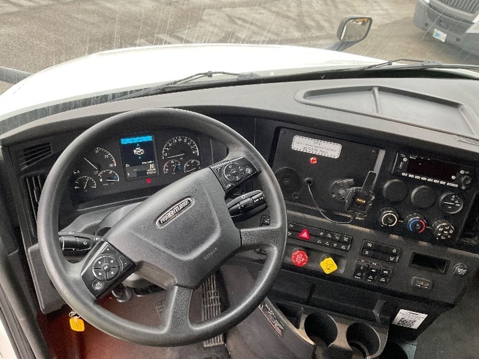 Sleeper Tractor-Heavy Duty Tractors-Freightliner-2023-T12664ST-Moberly-MO-623,903\n\t\tmiles-$ 61,000 - Image 11